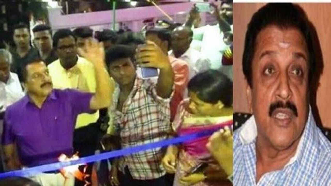 ஐயோ 19 ஆயிரம் ரூபாய் செல்போன் போச்சே... அது என்னது கூட இல்ல..! செலஃபீ வாலிபர் போட்ட அடுத்த குண்டு! ஐயோ 19 ஆயிரம் ரூபாய் செல்போன் போச்சே... அது என்னது கூட இல்ல..! செலஃபீ வாலிபர் போட்ட அடுத்த குண்டு!