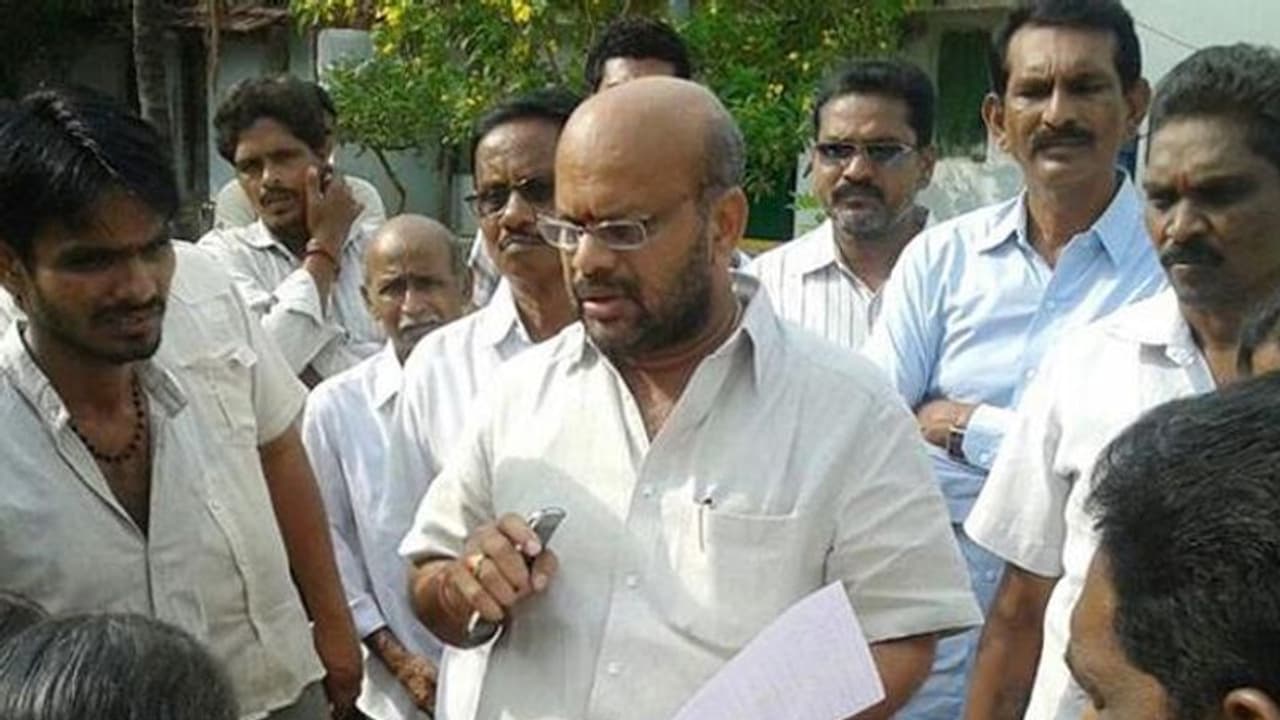 మహిళా అధికారి పట్ల టీడీపీ ఎమ్మెల్యే అనుచిత ప్రవర్తన