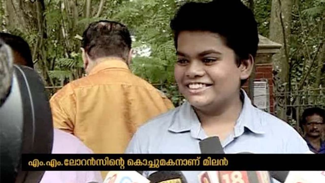 സിപിഎം മുതിര്ന്ന നേതാവ് എംഎം ലോറന്സിന്റെ ചെറുമകന് ബിജെപിയുടെ ഉപവാസവേദിയില് സിപിഎം മുതിര്ന്ന നേതാവ് എംഎം ലോറന്സിന്റെ ചെറുമകന് ബിജെപിയുടെ ഉപവാസവേദിയില്