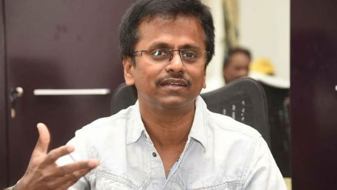 రాత్రి మురగదాస్ ఇంటికి పోలీస్ లు, అరెస్ట్ కు రంగం సిద్దం