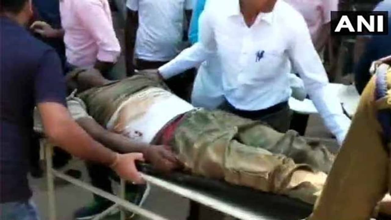 మావోల మెరుపుదాడి.. ఇద్దరు జవాన్లు, డీడీ కెమెరామన్ మృతి