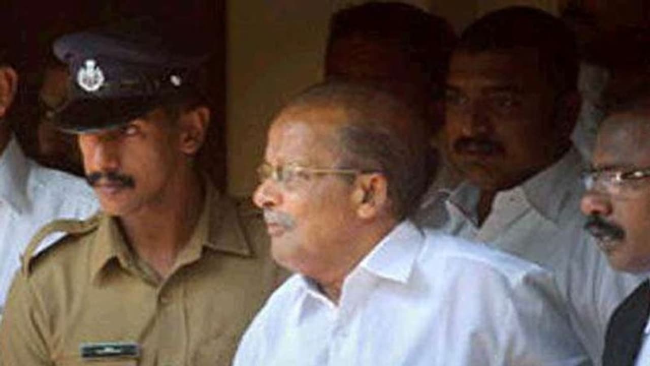 ടിപി വധക്കേസ് കുറ്റവാളി കുഞ്ഞനന്തന് നാല് വര്ഷത്തിനിടെ 434 ദിവസം പരോള് ടിപി വധക്കേസ് കുറ്റവാളി കുഞ്ഞനന്തന് നാല് വര്ഷത്തിനിടെ 434 ദിവസം പരോള്