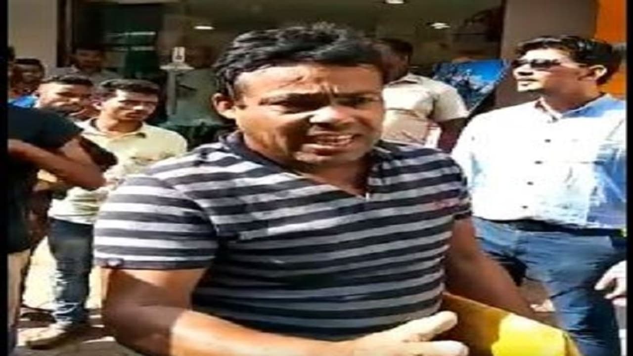 ಜನನಾಂಗ ತೋರಿಸ್ಕೊಂಡು ಅಡ್ಡಾಟ, ಹುಡುಗಿ ಹಿಂದೆ ಪುಂಡಾಟ! ಜನನಾಂಗ ತೋರಿಸ್ಕೊಂಡು ಅಡ್ಡಾಟ, ಹುಡುಗಿ ಹಿಂದೆ ಪುಂಡಾಟ!