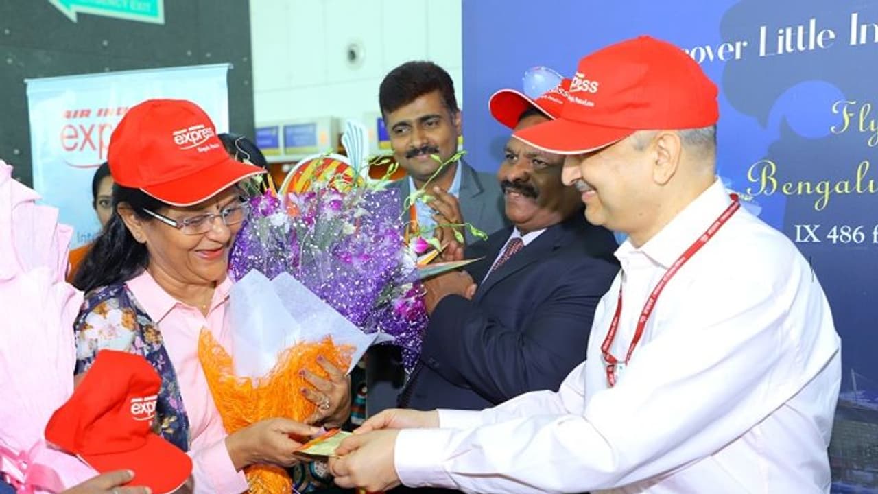 ಸಿಂಗಾಪುರಕ್ಕೆ ಹೋಗ್ಬೇಕಾ ? ಏರ್ ಇಂಡಿಯಾ ಎಕ್ಸ್ಪ್ರೆಸ್ ವಿಮಾನವಿದೆ.. ಸಿಂಗಾಪುರಕ್ಕೆ ಹೋಗ್ಬೇಕಾ ? ಏರ್ ಇಂಡಿಯಾ ಎಕ್ಸ್ಪ್ರೆಸ್ ವಿಮಾನವಿದೆ..