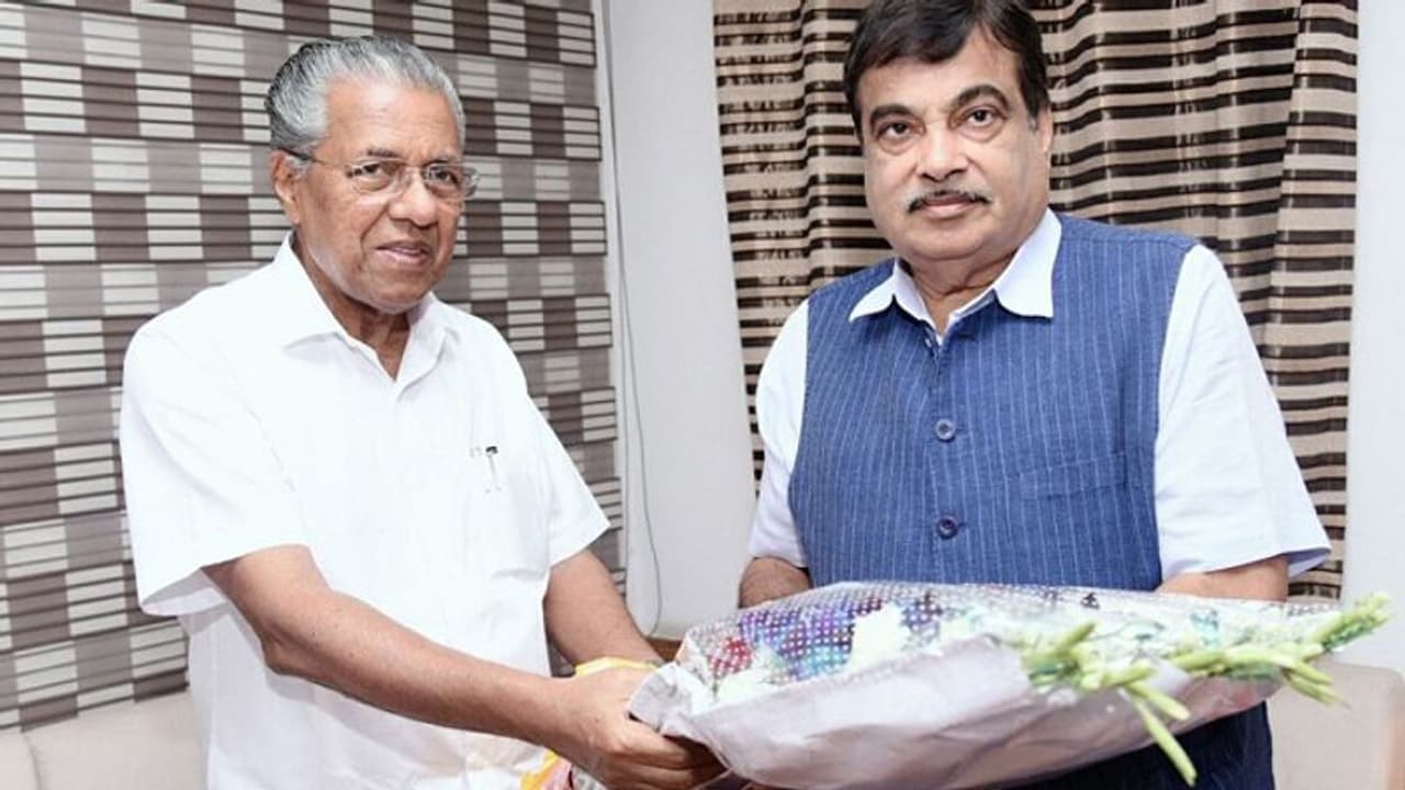 ഗഡ്കരി 'മാൻ ഓഫ് ആക്ഷൻ' എന്ന് പിണറായി; കേരളത്തിൽ മികച്ച സർക്കാരെന്ന് ഗഡ്കരി ഗഡ്കരി 'മാൻ ഓഫ് ആക്ഷൻ' എന്ന് പിണറായി; കേരളത്തിൽ മികച്ച സർക്കാരെന്ന് ഗഡ്കരി