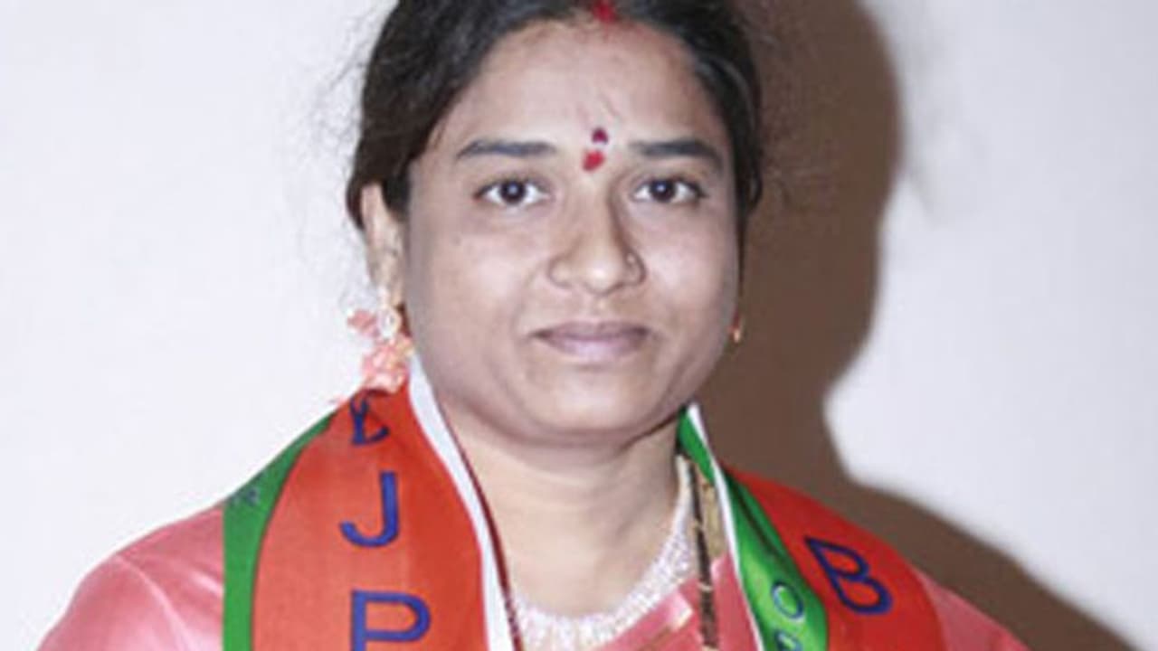 ರಾಮುಲು, ನಾನು ಹೆಬ್ಬೆಟ್ಟಲ್ಲ: ಜೆ. ಶಾಂತಾ ರಾಮುಲು, ನಾನು ಹೆಬ್ಬೆಟ್ಟಲ್ಲ: ಜೆ. ಶಾಂತಾ