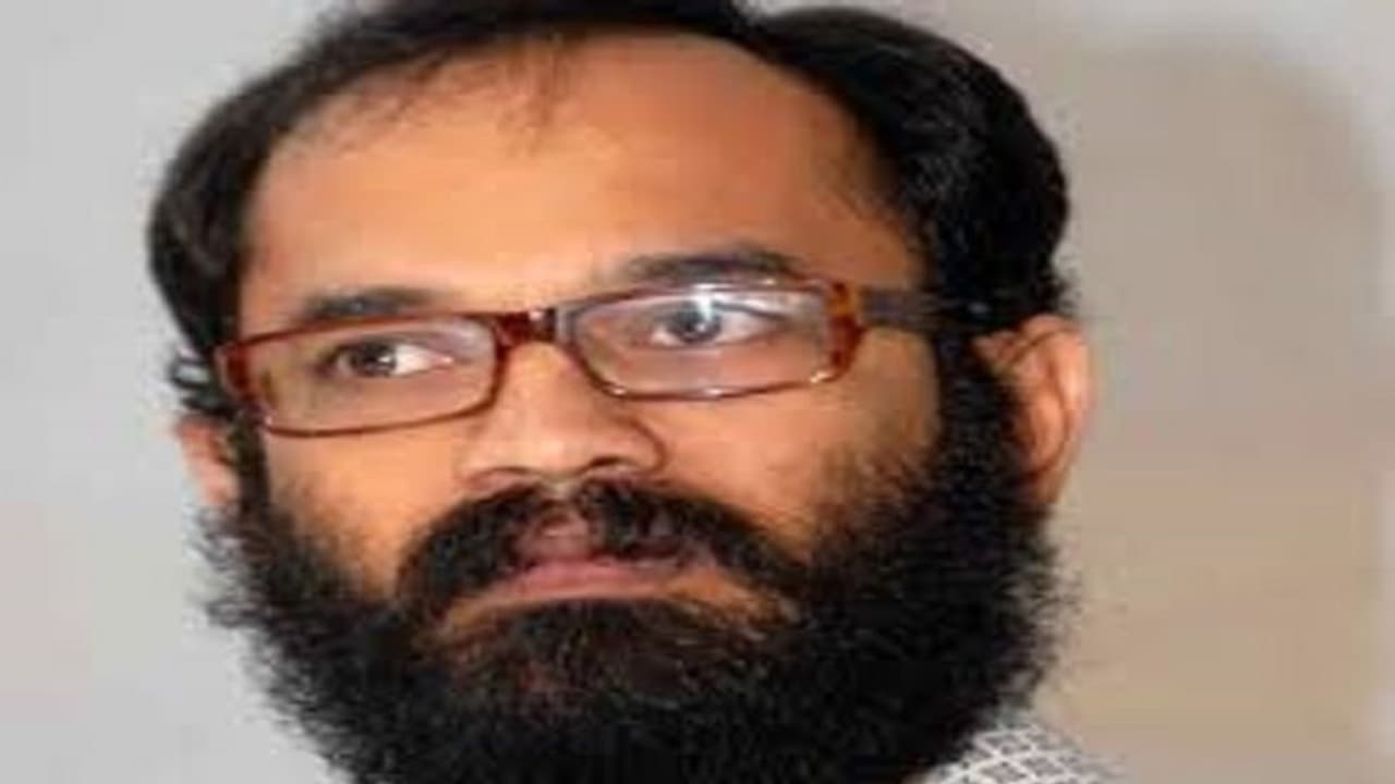 ಮೀಟೂ: ’ನಾವು ಬಾಯ್ಬಿಟ್ರೆ ನೀವು ಸೂಸೈಡ್ ಮಾಡ್ಕೊಳ್ತೀರಿ’ ಮೀಟೂ: ’ನಾವು ಬಾಯ್ಬಿಟ್ರೆ ನೀವು ಸೂಸೈಡ್ ಮಾಡ್ಕೊಳ್ತೀರಿ’