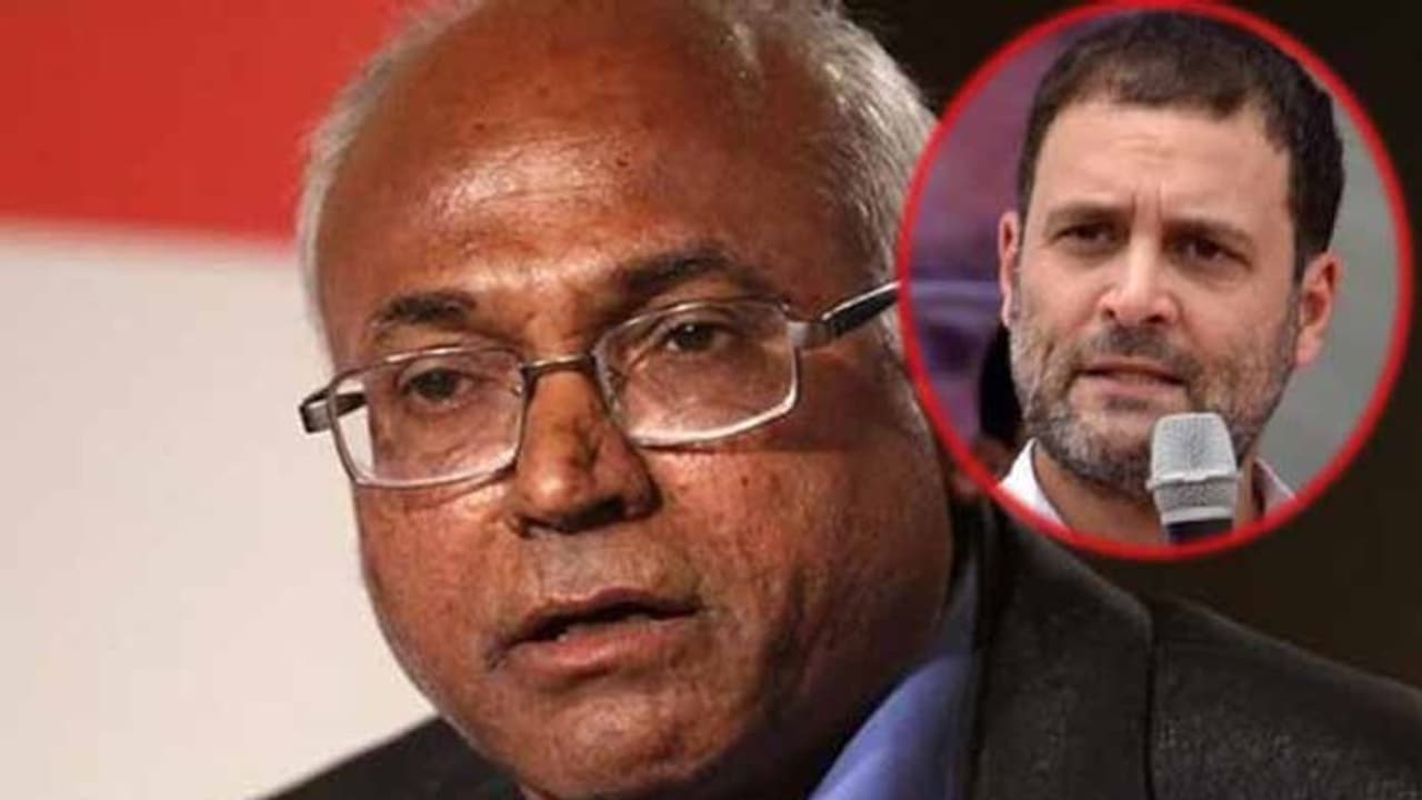 పుస్తకాలపై నిషేధం అణగదొక్కడమే... కంచె ఐలయ్యకు రాహుల్ మద్ధతు పుస్తకాలపై నిషేధం అణగదొక్కడమే... కంచె ఐలయ్యకు రాహుల్ మద్ధతు