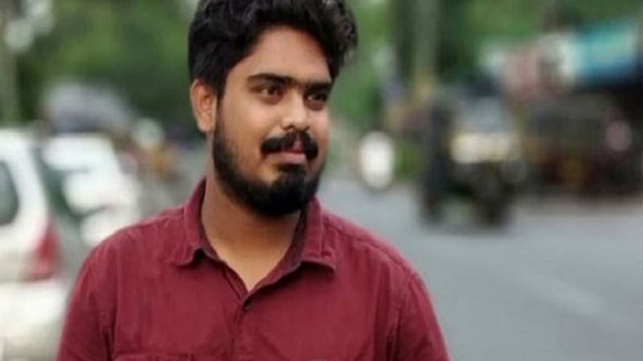 ഡിവൈഎഫ്ഐ നേതാവിനെതിരായ പീഡനാരോപണം: രണ്ട് മാസമായിട്ടും നടപടിയില്ലെന്ന് പെണ്കുട്ടി ഡിവൈഎഫ്ഐ നേതാവിനെതിരായ പീഡനാരോപണം: രണ്ട് മാസമായിട്ടും നടപടിയില്ലെന്ന് പെണ്കുട്ടി