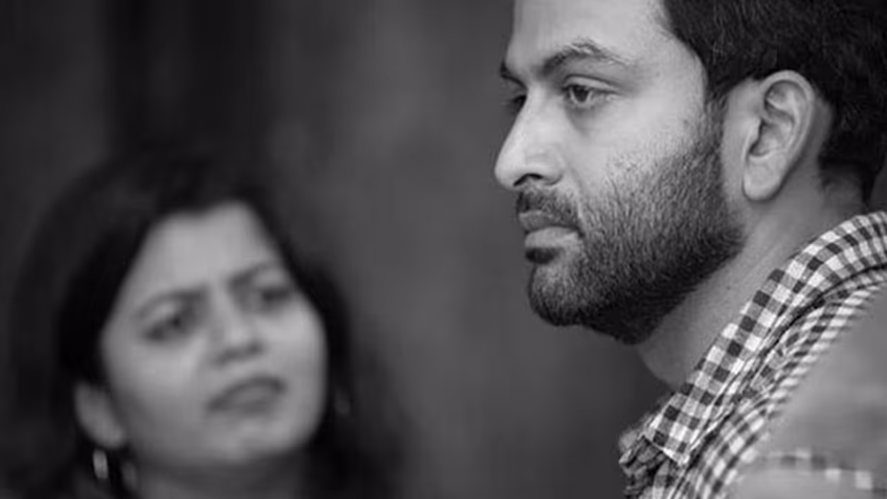 സ്റ്റാൻഡേർഡ് വൈഫ് എക്സ്പ്രഷൻ, സുപ്രിയയുടെ ഫോട്ടോ വൈറലാകുന്നു സ്റ്റാൻഡേർഡ് വൈഫ് എക്സ്പ്രഷൻ, സുപ്രിയയുടെ ഫോട്ടോ വൈറലാകുന്നു