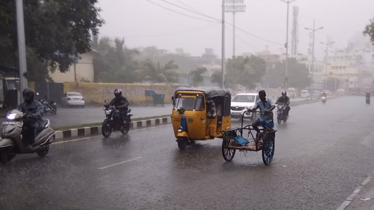 மீண்டும் வெளுத்து வாங்கப் போகும் கனமழை... வானிலை மையம் எச்சரிக்கை! மீண்டும் வெளுத்து வாங்கப் போகும் கனமழை... வானிலை மையம் எச்சரிக்கை!