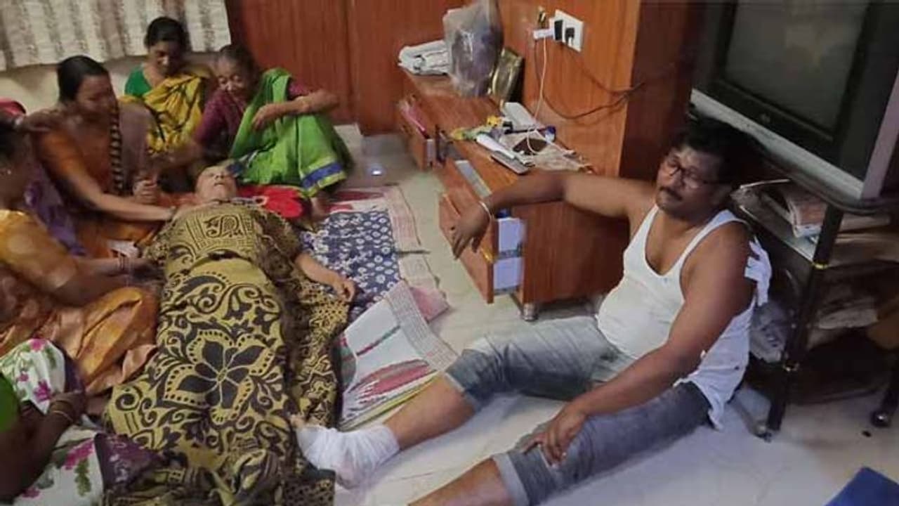 చిక్కడపల్లిలో విషాదం..హైటెన్షన్ వైర్లు తగిలి ఇద్దరు దుర్మరణం చిక్కడపల్లిలో విషాదం..హైటెన్షన్ వైర్లు తగిలి ఇద్దరు దుర్మరణం