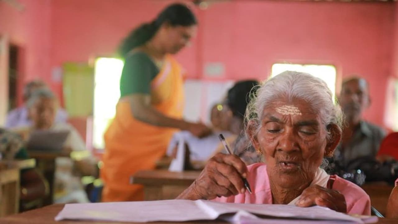 ವಯಸ್ಸು 96, ಅಂಕ 98: ಅಜ್ಜಿ ನೀ ಭಾರೀ ಇಂಟಲಿಜೆಂಟು! ವಯಸ್ಸು 96, ಅಂಕ 98: ಅಜ್ಜಿ ನೀ ಭಾರೀ ಇಂಟಲಿಜೆಂಟು!