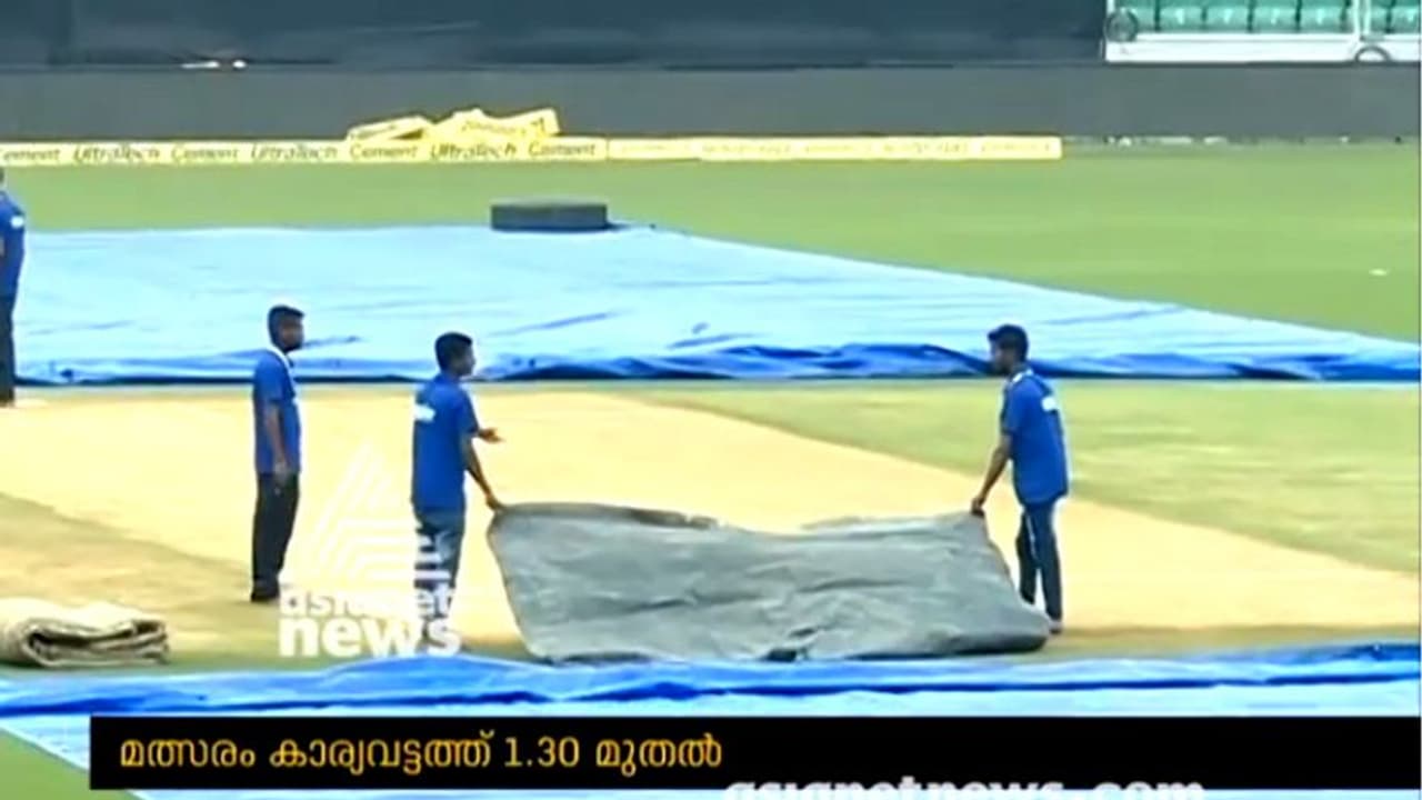 കാര്യവട്ടത്ത് പിച്ചൊരുങ്ങി! ഇന്ത്യ മൂന്നിനിറങ്ങും; സന്നാഹ മത്സരങ്ങള്ക്ക് സൗജന്യ പ്രവേശനം? കാര്യവട്ടത്ത് പിച്ചൊരുങ്ങി! ഇന്ത്യ മൂന്നിനിറങ്ങും; സന്നാഹ മത്സരങ്ങള്ക്ക് സൗജന്യ പ്രവേശനം?