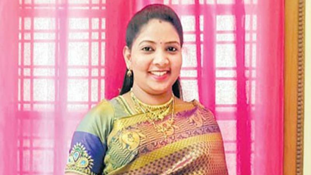 ప్రేమ పెళ్లి..హనీమూన్ డబ్బుల కోసం వేధింపులు.. డాక్టర్ ఆత్మహత్య ప్రేమ పెళ్లి..హనీమూన్ డబ్బుల కోసం వేధింపులు.. డాక్టర్ ఆత్మహత్య