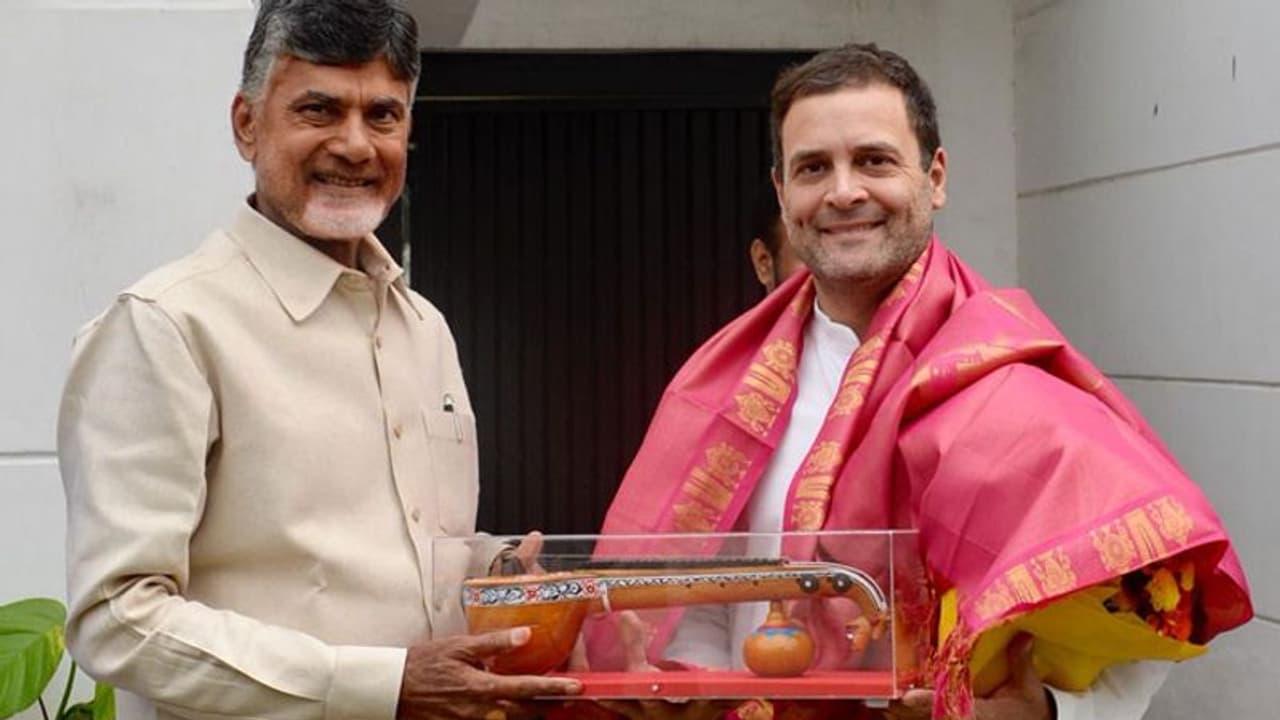 చంద్రబాబుతో రాహుల్ భేటీ ఎఫెక్ట్: కాంగ్రెసుకు వట్టి రాజీనామా చంద్రబాబుతో రాహుల్ భేటీ ఎఫెక్ట్: కాంగ్రెసుకు వట్టి రాజీనామా