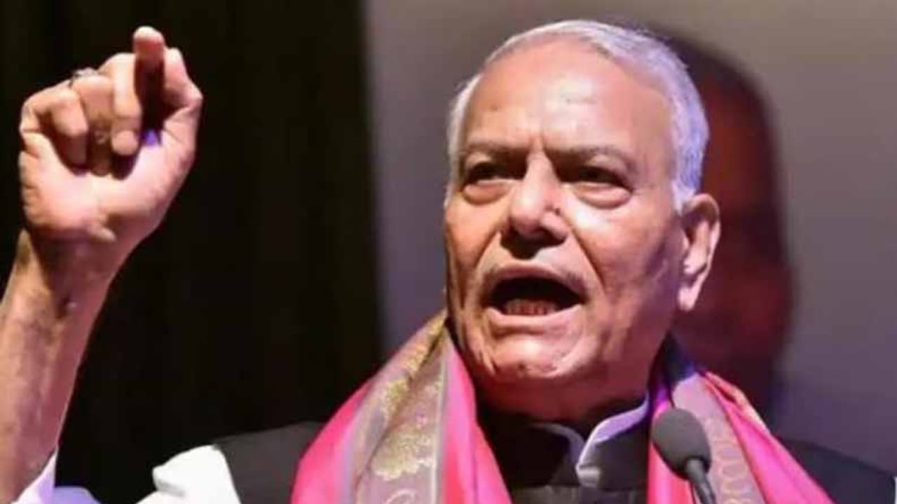 മുൻ കേന്ദ്രമന്തി യശ്വന്ത് സിൻഹ തൃണമൂൽ കോൺഗ്രസിലേക്ക്; ഇന്ന് പാർട്ടി അംഗത്വമെടുക്കും മുൻ കേന്ദ്രമന്തി യശ്വന്ത് സിൻഹ തൃണമൂൽ കോൺഗ്രസിലേക്ക്; ഇന്ന് പാർട്ടി അംഗത്വമെടുക്കും