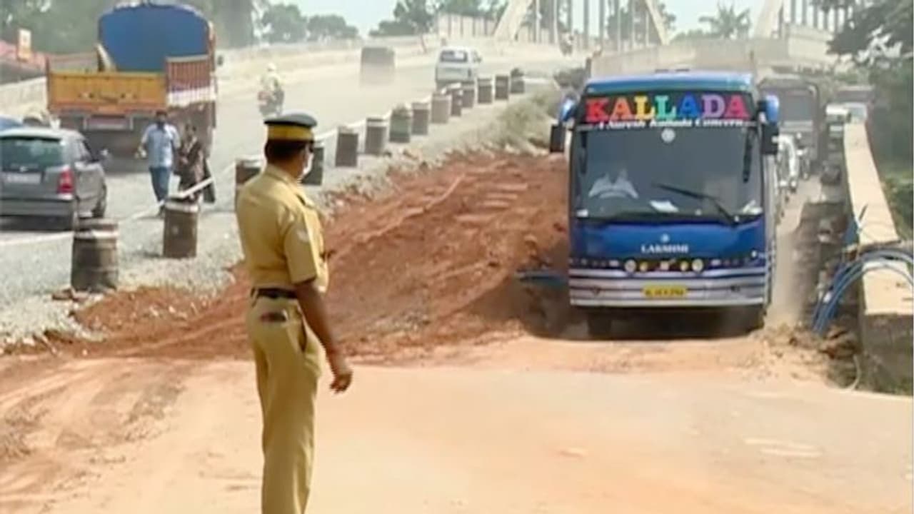 കോട്ടയം നഗരത്തിലേക്കാണോ? ട്രാഫിക് ബ്ലോക്കിന് ചെറിയ ശമനമുണ്ട്! കോട്ടയം നഗരത്തിലേക്കാണോ? ട്രാഫിക് ബ്ലോക്കിന് ചെറിയ ശമനമുണ്ട്!