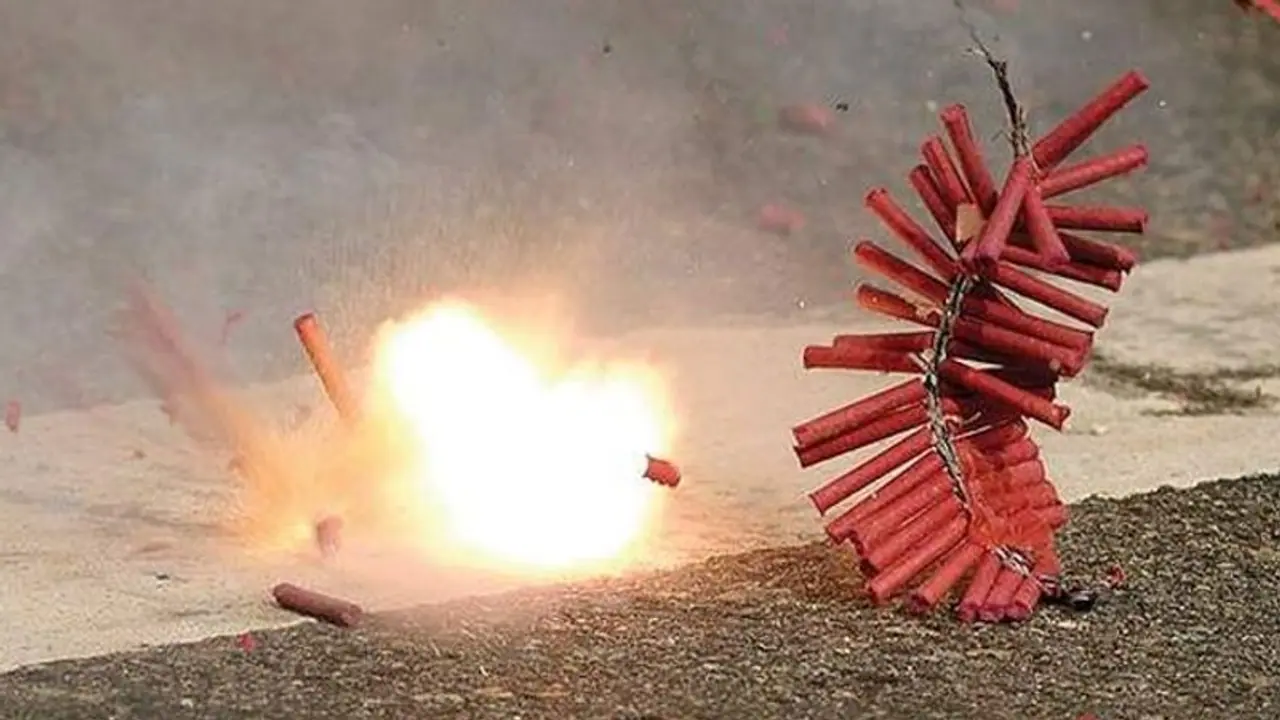 Chennai Police warn people of 6 months imprisonment if Supreme Court verdict on firecrackers violated