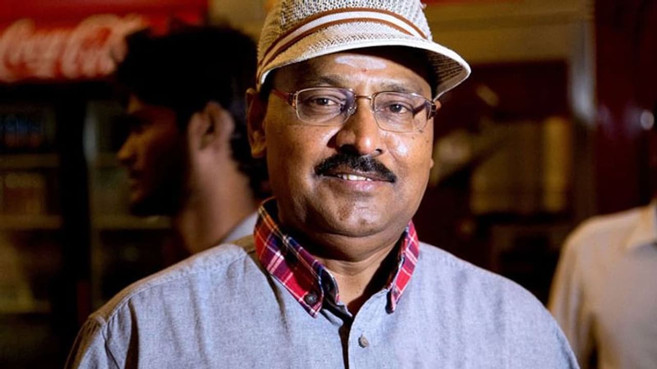 நான் பொம்பளைங்களை ரொம்ப்ப்ப்ப்ப மதிப்பேன்! அவங்களை தப்பாவே காட்டுனதில்ல: சொல்வது, ‘சின்னவீடு’ பாக்யராஜ் நான் பொம்பளைங்களை ரொம்ப்ப்ப்ப்ப மதிப்பேன்! அவங்களை தப்பாவே காட்டுனதில்ல: சொல்வது, ‘சின்னவீடு’ பாக்யராஜ்