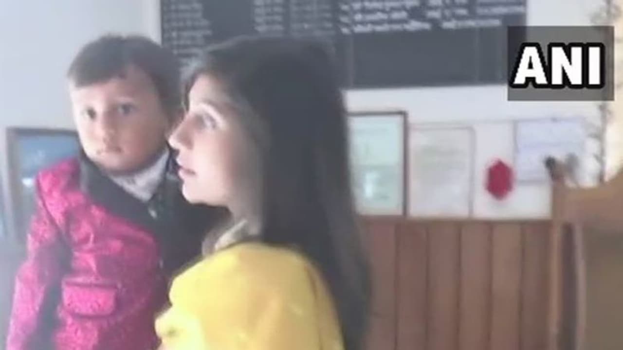 ಎಲ್ಲರೊಳಗೊಬ್ಬನಾಗಿ ಎಲ್ಲರಂತಾಗು: ಅಂಗನವಾಡಿಗೆ ಜಿಲ್ಲಾಧಿಕಾರಿ ಮಗು!