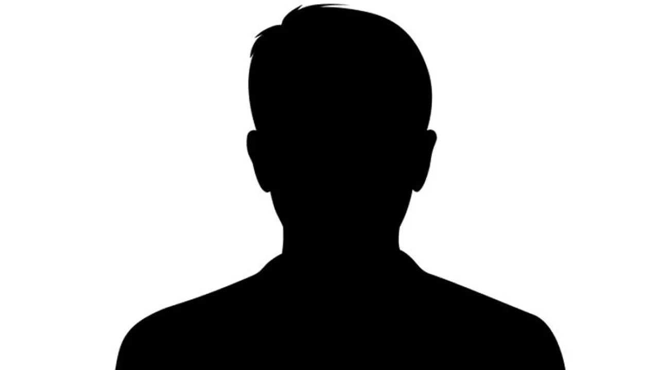 స్టార్ హీరో, డైరెక్టర్ పై అసహనం వ్యక్తం చేస్తోన్న టాప్ రైటర్! స్టార్ హీరో, డైరెక్టర్ పై అసహనం వ్యక్తం చేస్తోన్న టాప్ రైటర్!