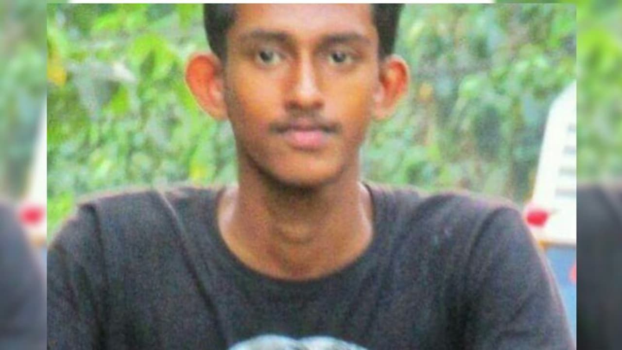 പള്ളിയില് നിന്ന് തിരിച്ചുവരുന്ന വഴി അപകടം; ബൈക്ക് യാത്രികന് മരിച്ചു പള്ളിയില് നിന്ന് തിരിച്ചുവരുന്ന വഴി അപകടം; ബൈക്ക് യാത്രികന് മരിച്ചു