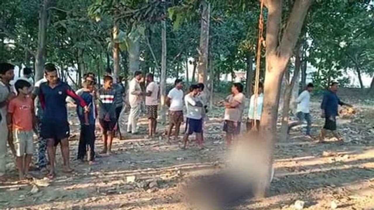 బోద్ గయాలో చెట్టుకి ఉరివేసుకొని టూరిస్ట్ ఆత్మహత్య బోద్ గయాలో చెట్టుకి ఉరివేసుకొని టూరిస్ట్ ఆత్మహత్య