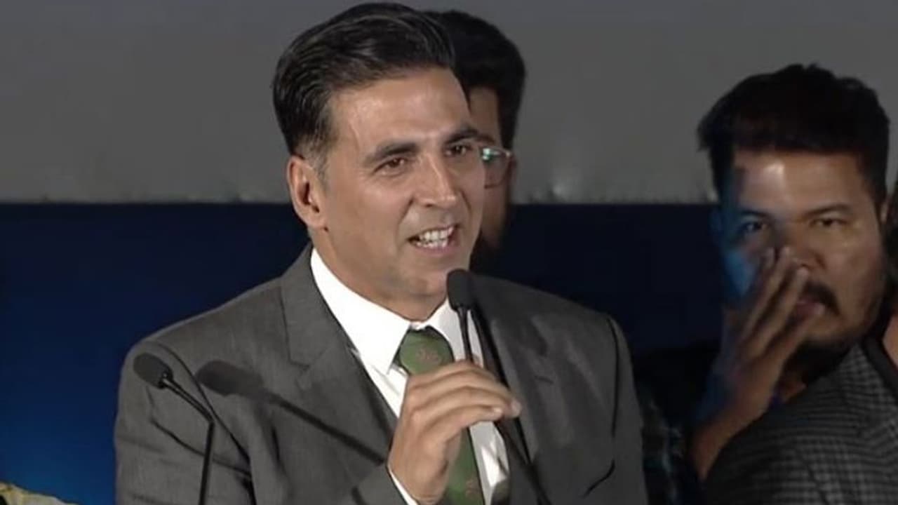 విశాల్ కి అక్షయ్ రిప్లై.. తమిళంలో స్పీచ్!