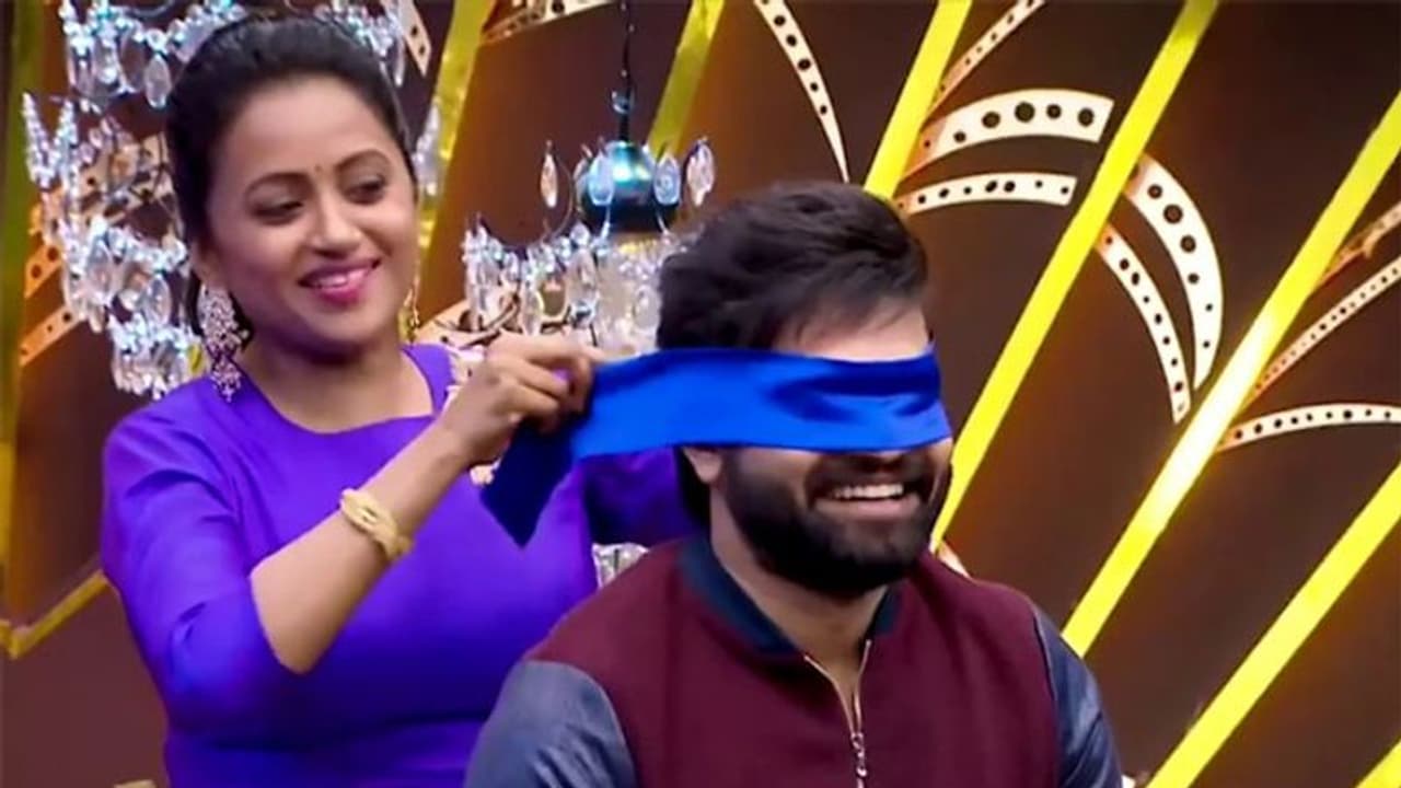 యాంకర్ ప్రదీప్, సుమలపై కేసు నమోదు చేయండి! యాంకర్ ప్రదీప్, సుమలపై కేసు నమోదు చేయండి!