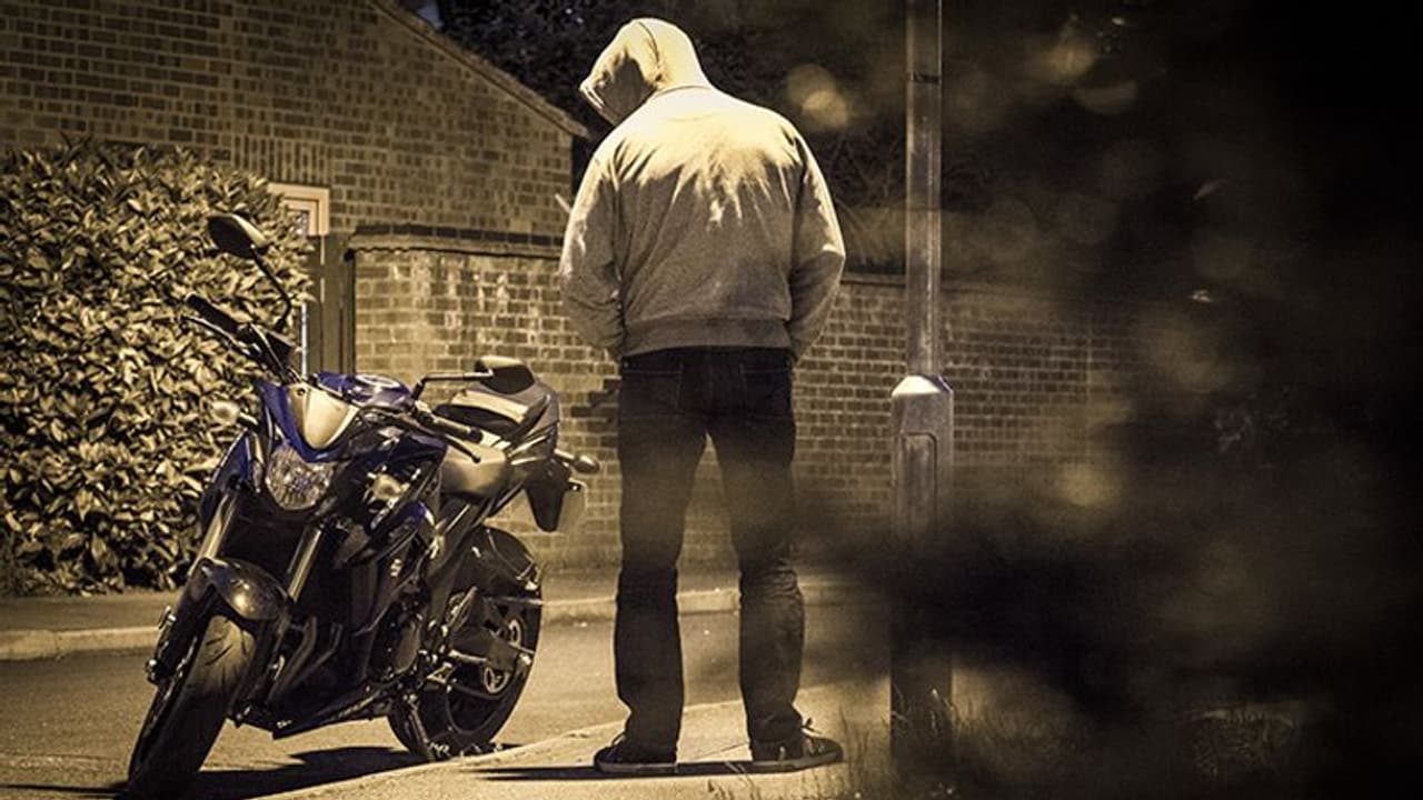 ಚಿಕ್ಕಬಳ್ಳಾಪುರ: ಕಾರಿನಲ್ಲಿ ಬಂದು ಬೈಕ್ ಕಸಿದು ಪರಾರಿಯಾದ ಖದೀಮರು ಚಿಕ್ಕಬಳ್ಳಾಪುರ: ಕಾರಿನಲ್ಲಿ ಬಂದು ಬೈಕ್ ಕಸಿದು ಪರಾರಿಯಾದ ಖದೀಮರು