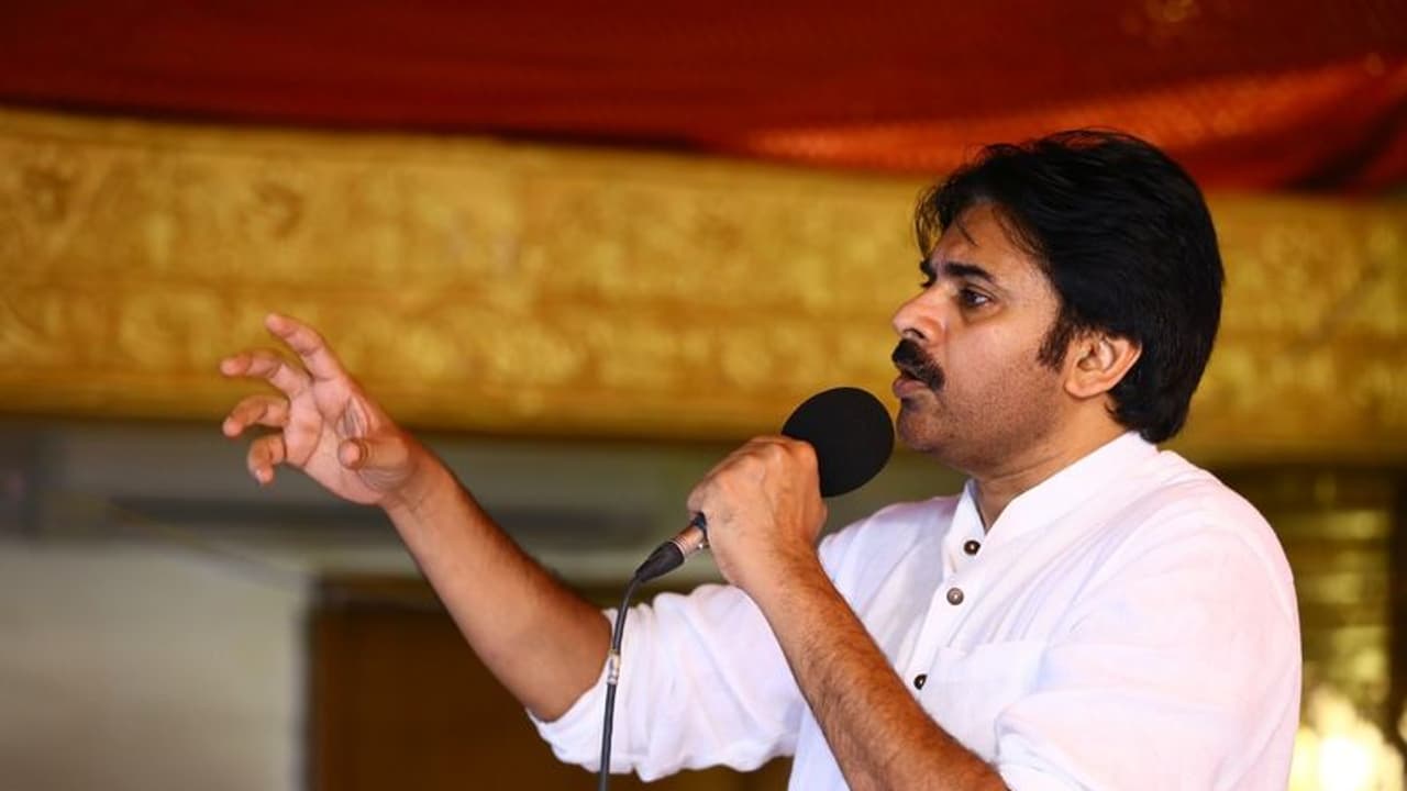 సినీరంగంలో అసంతృప్తి, రాజకీయం ఓ బాధ్యత:పవన్ సినీరంగంలో అసంతృప్తి, రాజకీయం ఓ బాధ్యత:పవన్