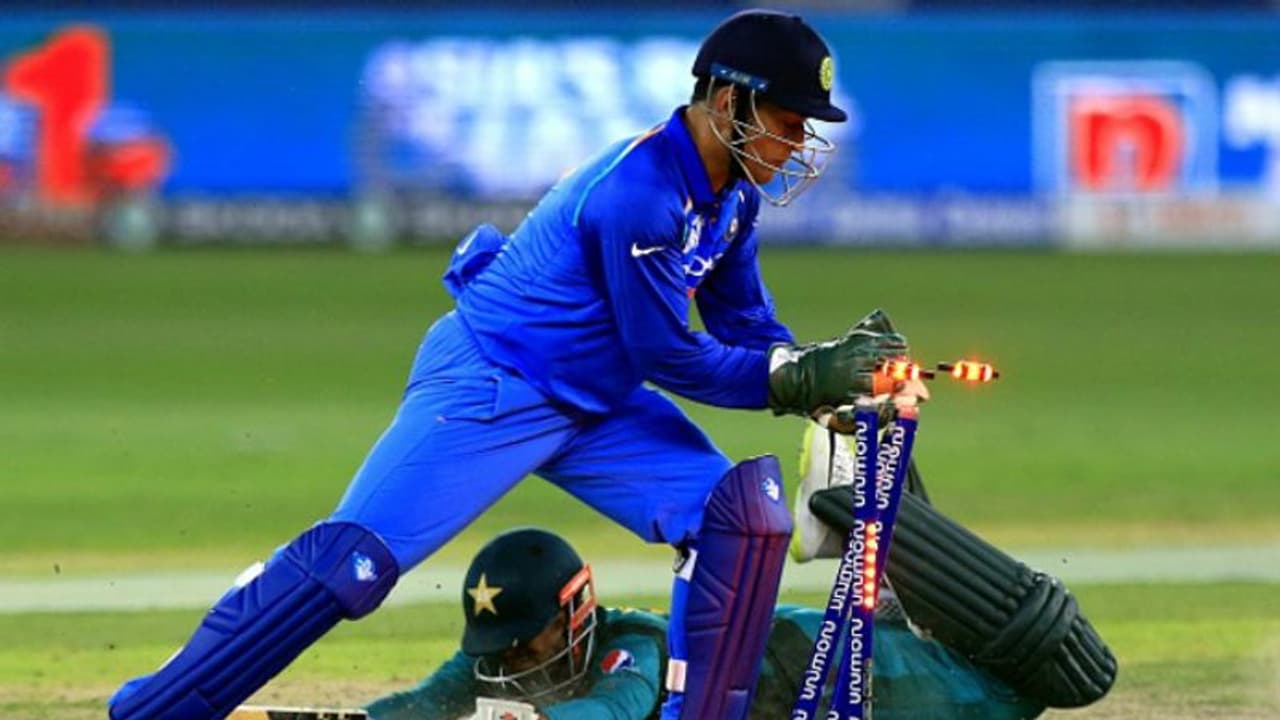 'ഞാന് കട്ട ധോണി ഫാന്, ടി20 ലോകകപ്പ് കളിക്കുന്നത് കാണാന് ആഗ്രഹിക്കുന്നു'; തുറന്നുപറഞ്ഞ് മുന്താരം 'ഞാന് കട്ട ധോണി ഫാന്, ടി20 ലോകകപ്പ് കളിക്കുന്നത് കാണാന് ആഗ്രഹിക്കുന്നു'; തുറന്നുപറഞ്ഞ് മുന്താരം