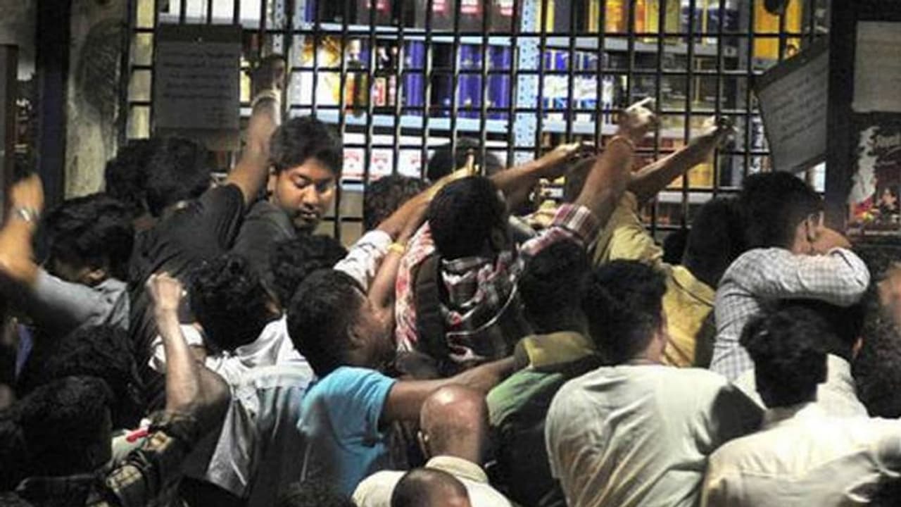 மதுப்பிரியர்களே உஷார்... 2 நாட்கள் மதுக்கடைகள் மூடல்... அரசு வெளியிட்ட அதிர்ச்சி தகவல் !