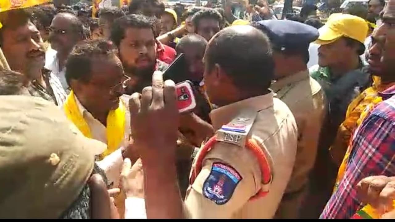 శేరిలింగంపల్లి టీడీపీలో లొల్లి: మెనిగళ్ల ప్రసాద్పై దాడికి కారణమిదే: మువ్వ శేరిలింగంపల్లి టీడీపీలో లొల్లి: మెనిగళ్ల ప్రసాద్పై దాడికి కారణమిదే: మువ్వ