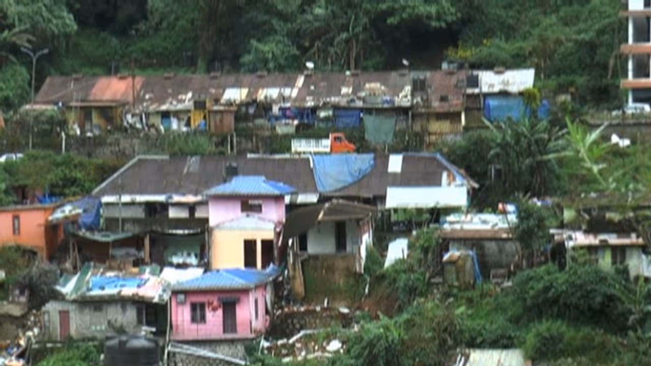 പ്രളയാനന്തരവും മൂന്നാറില് ഭൂമി കയ്യേറ്റം; നടപടി ശക്തമാക്കി റവന്യൂ വകുപ്പ് പ്രളയാനന്തരവും മൂന്നാറില് ഭൂമി കയ്യേറ്റം; നടപടി ശക്തമാക്കി റവന്യൂ വകുപ്പ്