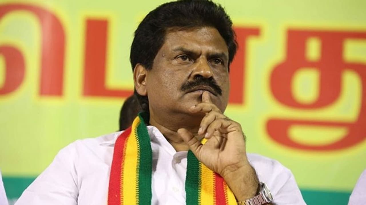 கந்த சஷ்டியை கொச்சையாக பேசுவதா..? கறுப்பர் கூட்டத்தை விடாதீங்க... திமுக கூட்டணி கட்சி அதிரடி கோரிக்கை! கந்த சஷ்டியை கொச்சையாக பேசுவதா..? கறுப்பர் கூட்டத்தை விடாதீங்க... திமுக கூட்டணி கட்சி அதிரடி கோரிக்கை!