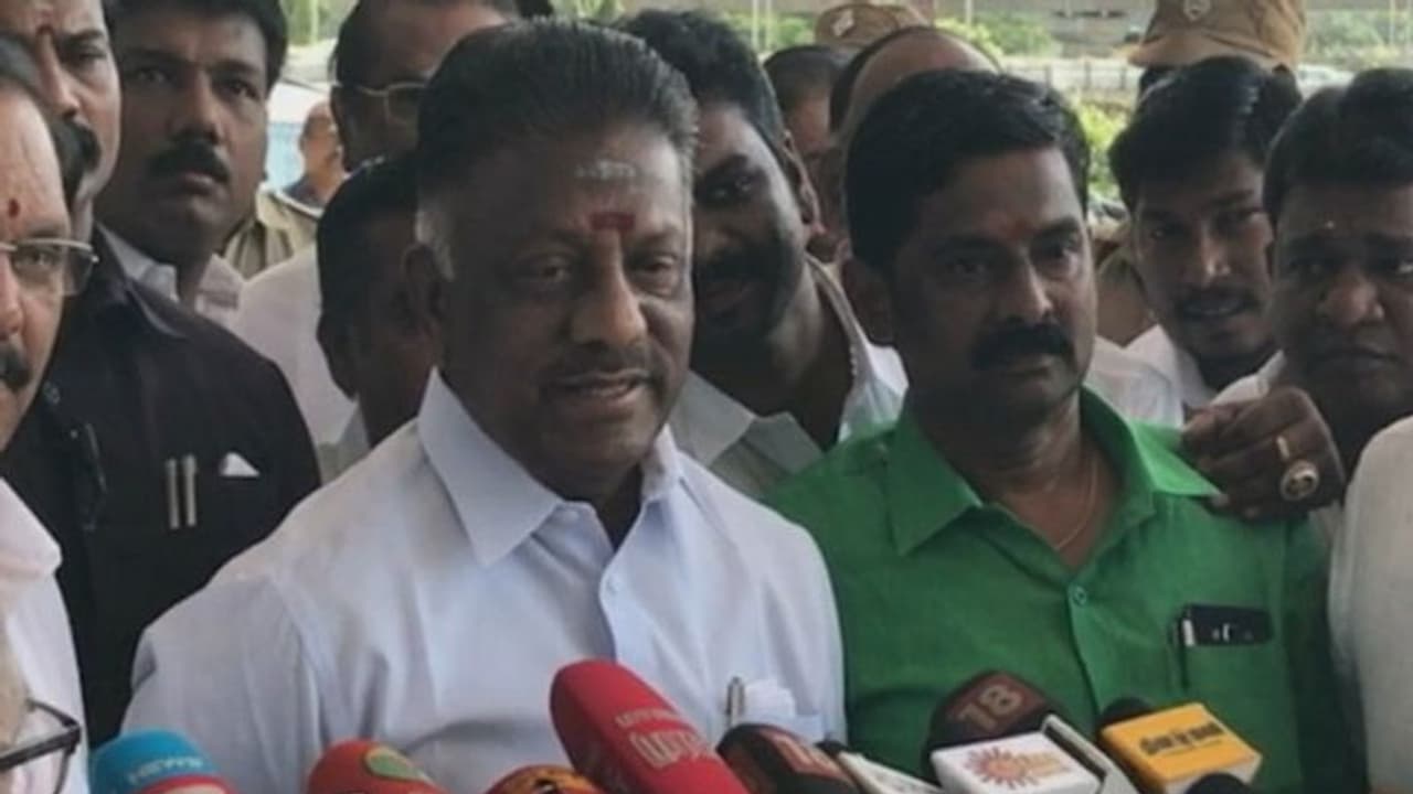 மு.க.ஸ்டாலின், டிடிவி. ரகசிய சந்திப்பு குறித்து ஓ.பி.எஸ். பகீர் தகவல்! மு.க.ஸ்டாலின், டிடிவி. ரகசிய சந்திப்பு குறித்து ஓ.பி.எஸ். பகீர் தகவல்!