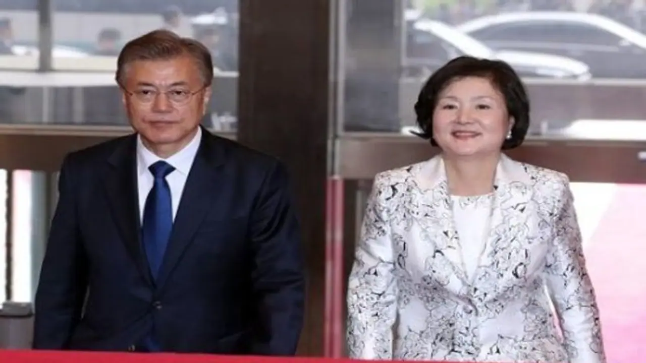 दिवाली मनाने दक्षिण कोरिया की प्रथम महिला पहुंचीं भारत दिवाली मनाने दक्षिण कोरिया की प्रथम महिला पहुंचीं भारत