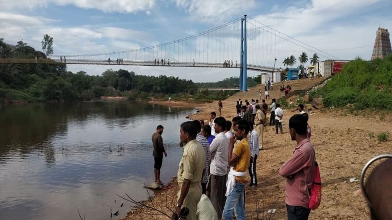 ಶೌಚಗೃಹಕ್ಕೆ 20 ರೂ ಕೊಡಲಾಗದೇ ನದಿಗಿಳಿದ ವಿದ್ಯಾರ್ಥಿ ಸಾವು ಶೌಚಗೃಹಕ್ಕೆ 20 ರೂ ಕೊಡಲಾಗದೇ ನದಿಗಿಳಿದ ವಿದ್ಯಾರ್ಥಿ ಸಾವು