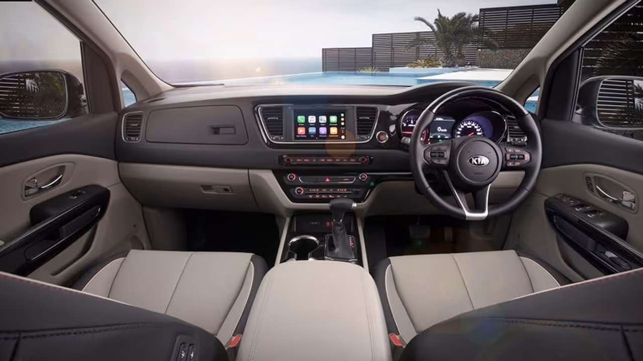 വെറും മൂന്നുമാസത്തിനകം 3000, ഇന്നോവയെ വെട്ടി കാര്ണിവല് കുതിക്കുന്നു വെറും മൂന്നുമാസത്തിനകം 3000, ഇന്നോവയെ വെട്ടി കാര്ണിവല് കുതിക്കുന്നു