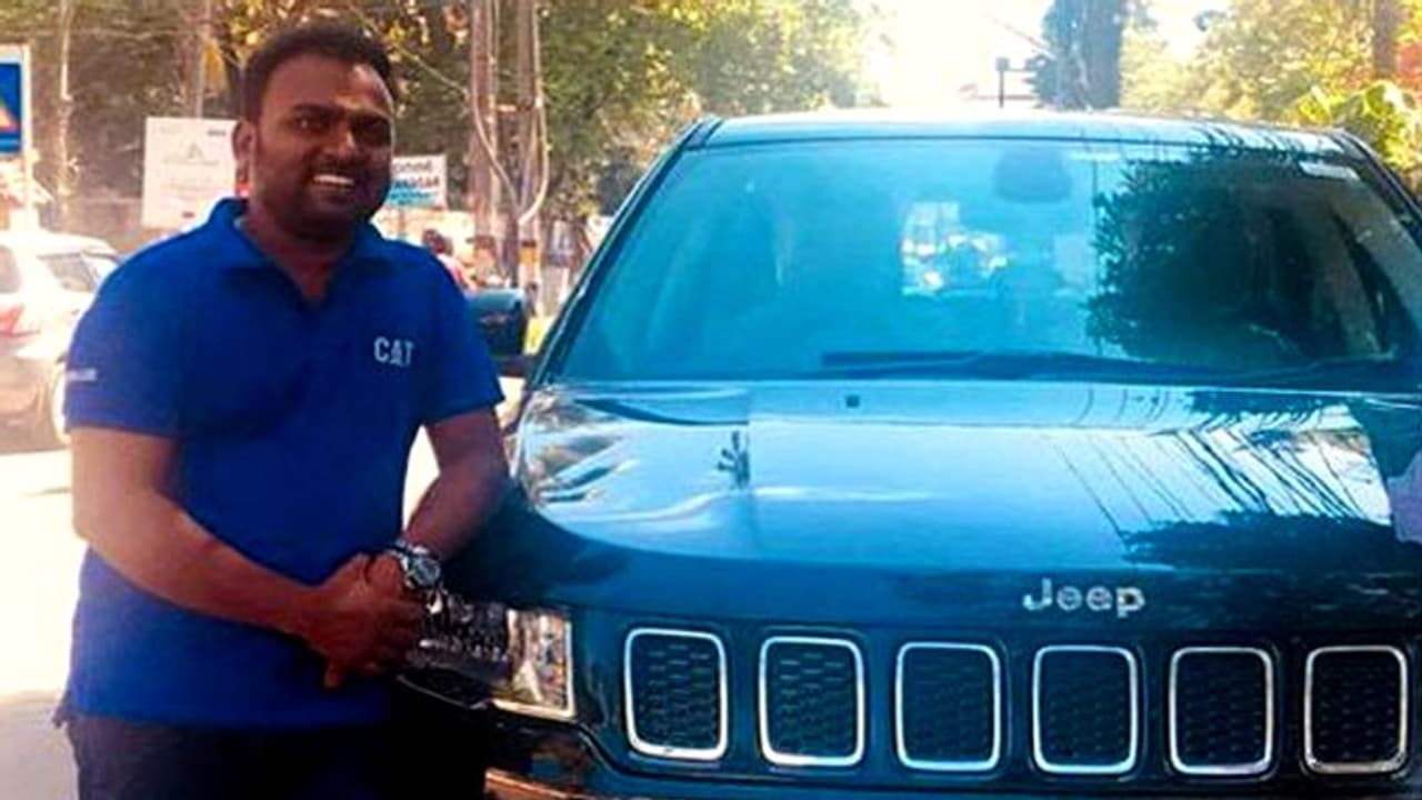 ആ ഐതിഹാസിക വാഹനം സ്വന്തമാക്കി ബിജുക്കുട്ടന്! ആ ഐതിഹാസിക വാഹനം സ്വന്തമാക്കി ബിജുക്കുട്ടന്!