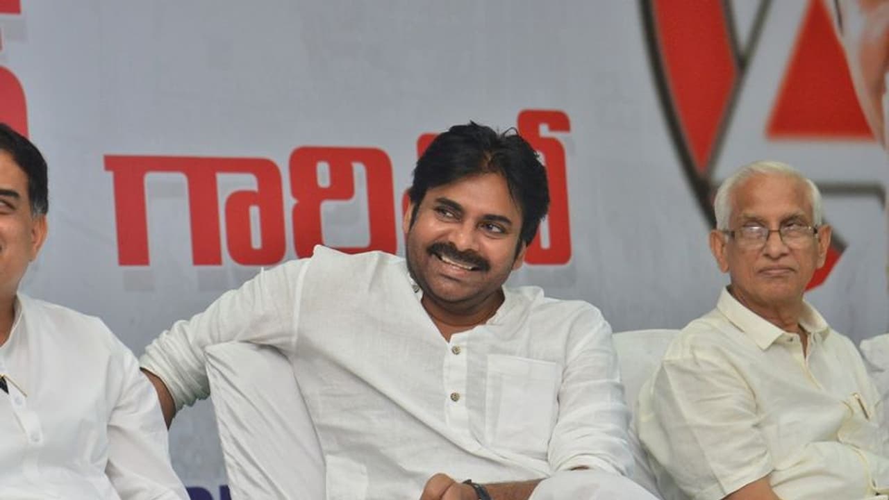 అంతా మతాన్ని స్వీకరిస్తారు, నేను రెల్లికులాన్ని స్వీకరిస్తున్నా:పవన్ కళ్యాణ్ అంతా మతాన్ని స్వీకరిస్తారు, నేను రెల్లికులాన్ని స్వీకరిస్తున్నా:పవన్ కళ్యాణ్