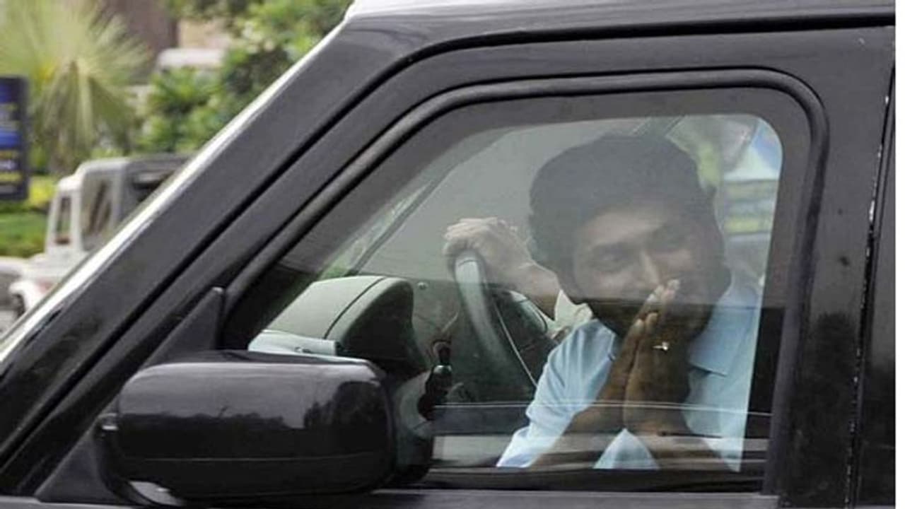 జగన్ కు తెలంగాణ సర్కార్ భద్రత, బుల్లెట్ ప్రూఫ్ వెహికల్, భారీ బందోబస్తు జగన్ కు తెలంగాణ సర్కార్ భద్రత, బుల్లెట్ ప్రూఫ్ వెహికల్, భారీ బందోబస్తు