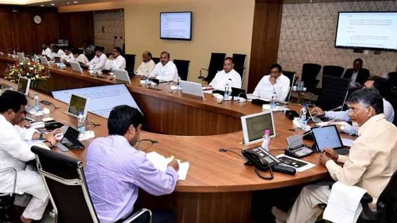 ఏపీ కేబినెట్ సంచలన నిర్ణయాలు: కడపలో స్టీల్ ప్లాంట్ ఏర్పాటు ఏపీ కేబినెట్ సంచలన నిర్ణయాలు: కడపలో స్టీల్ ప్లాంట్ ఏర్పాటు