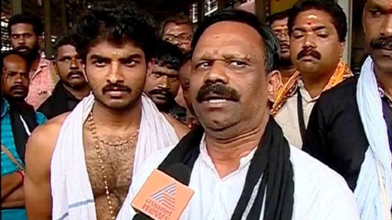 'പൊലീസിനെ സഹായിക്കുക മാത്രമാണ് ചെയ്തത്'; പൊലീസ് മൈക്ക് ഉപയോഗിച്ചതില് വിശദീകരണവുമായി വത്സൻ തില്ലങ്കേരി 'പൊലീസിനെ സഹായിക്കുക മാത്രമാണ് ചെയ്തത്'; പൊലീസ് മൈക്ക് ഉപയോഗിച്ചതില് വിശദീകരണവുമായി വത്സൻ തില്ലങ്കേരി