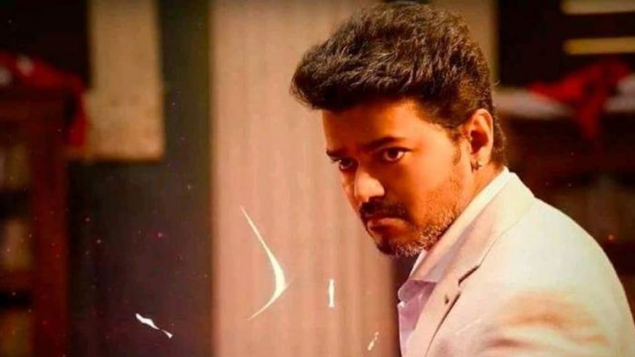 సర్కార్ వివాదం: విజయ్ ఇంటికి హై సెక్యూరిటీ! సర్కార్ వివాదం: విజయ్ ఇంటికి హై సెక్యూరిటీ!