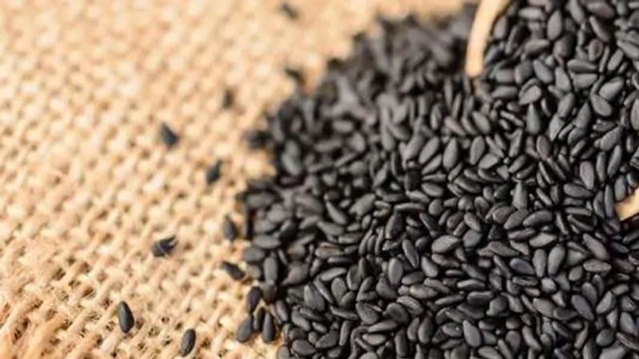 എള്ളോളമല്ല, കുന്നോളമുണ്ട് എള്ള് വിശേഷം ; അറിയാം എള്ളിന്റെ ആരോഗ്യഗുണങ്ങൾ എള്ളോളമല്ല, കുന്നോളമുണ്ട് എള്ള് വിശേഷം ; അറിയാം എള്ളിന്റെ ആരോഗ്യഗുണങ്ങൾ