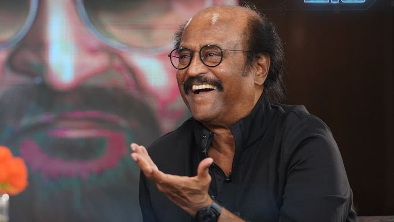 కాస్ట్లీ కారులో తిరుగుతా.. స్టార్ హోటల్ లో తింటా..!