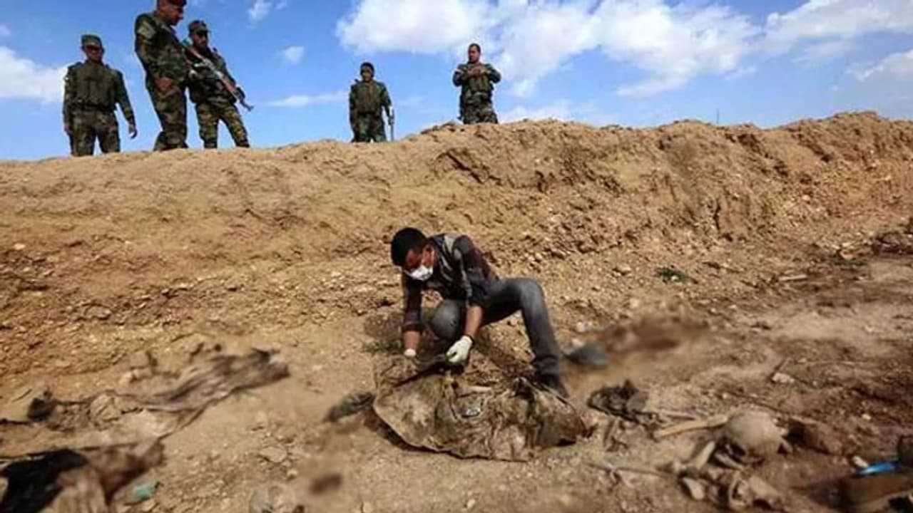 ഇറാഖില് 200ഒാളം കൂട്ടക്കുഴിമാടങ്ങൾ കണ്ടെത്തിയതായി യുഎൻ റിപ്പോർട്ട് ഇറാഖില് 200ഒാളം കൂട്ടക്കുഴിമാടങ്ങൾ കണ്ടെത്തിയതായി യുഎൻ റിപ്പോർട്ട്